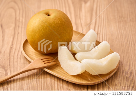 あきづき梨のカット盛り｜秋の和梨・家庭のデザート 131593753