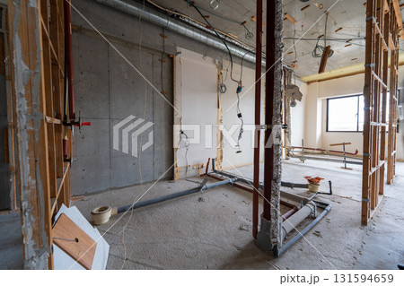 リノベーション前のスケルトン解体工事 リノベーション前のスケルトン解体工事 131594659