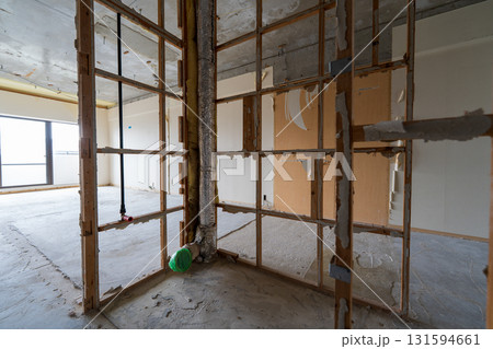 リノベーション前のスケルトン解体工事 リノベーション前のスケルトン解体工事 131594661