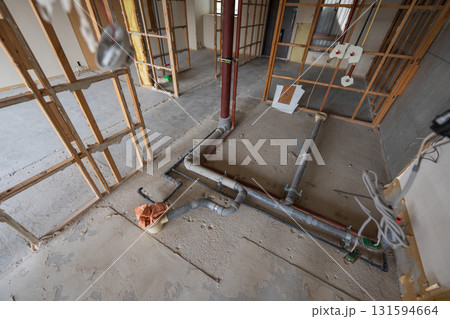 リノベーション前のスケルトン解体工事 131594664