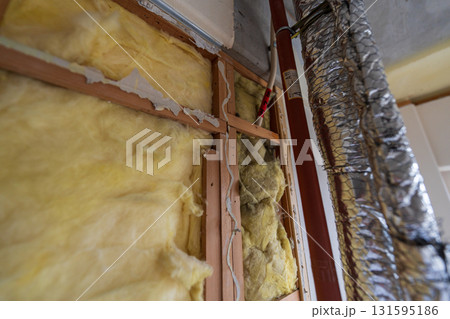 カビの生えたグラスウール 131595186