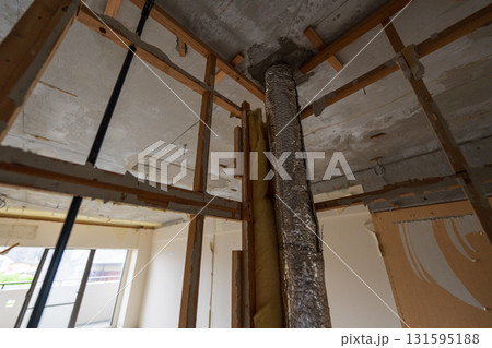 リノベーション前のスケルトン解体工事 リノベーション前のスケルトン解体工事 131595188