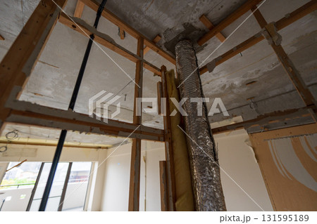 リノベーション前のスケルトン解体工事 131595189