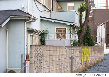 【建築】空き家と更地 【建築】空き家と更地 131596951