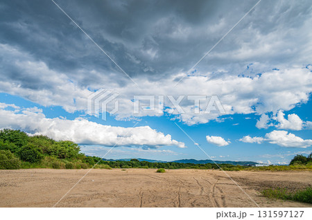木津川風景　青空に浮かぶ雲　京都府八幡市 131597127