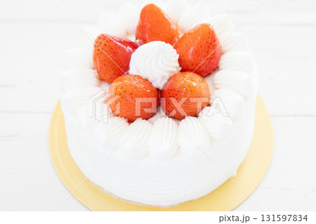 美味しいストロベリーのホールケーキ 美味しいストロベリーのホールケーキ 131597834
