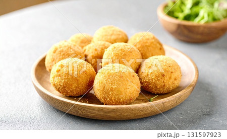 家庭の味を楽しむ丸ごとポテトコロッケ 家庭の味を楽しむ丸ごとポテトコロッケ 131597923