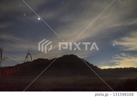 兵庫県の砥峰高原のとても美しい秋の星空 131598108
