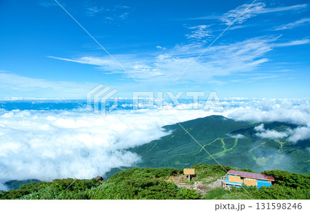 福島県　磐梯山の山頂から見る景色 131598246