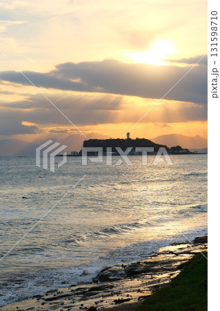 夕暮れの江の島 131598710