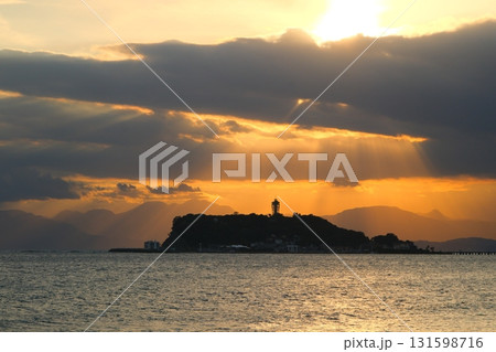 夕暮れの江の島 131598716