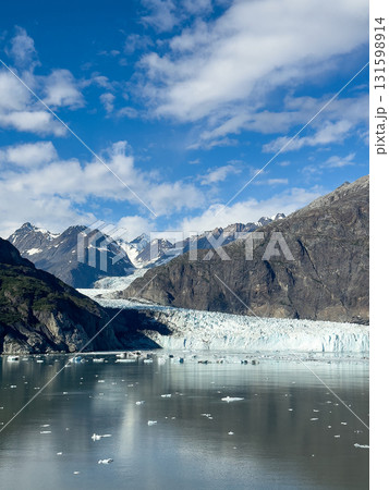マージェリー氷河の全景、グレイシャーベイ国立公園、世界遺産、2025年8月下旬撮影 マージェリー氷河の全景、グレイシャーベイ国立公園、世界遺産、2025年8月下旬撮影 131598914