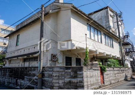 日本の鳥取県米子市の皆生温泉の古くてとても美しい建物 131598975