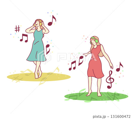 ヘッドフォンでお気に入りの音楽を聴いて楽しくリズムを刻む女性 ヘッドフォンでお気に入りの音楽を聴いて楽しくリズムを刻む女性 131600472