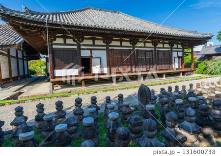 奈良県奈良市 元興寺 石仏群と極楽坊本堂 奈良県奈良市 元興寺 石仏群と極楽坊本堂 131600738