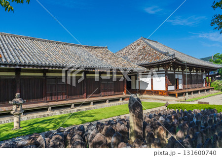 奈良県奈良市 元興寺 石仏群と極楽坊本堂 奈良県奈良市 元興寺 石仏群と極楽坊本堂 131600740