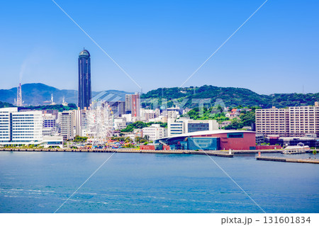 下関市の海峡ゆめタワーと唐戸市場周辺の街並み 下関市の海峡ゆめタワーと唐戸市場周辺の街並み 131601834