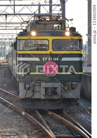 金沢駅に入線するトワイライトエクスプレス EF81-114号機 131602009