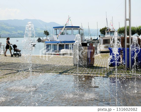 ラッパーズヴィル(Rapperswil)の港 埠頭の景色(スイス・ザンクト・ガレン 州) ラッパーズヴィル(Rapperswil)の港 埠頭の景色(スイス・ザンクト・ガレン 州) 131602082