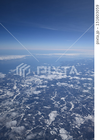 飛行機の窓からの眺め 飛行機の窓からの眺め 131603059