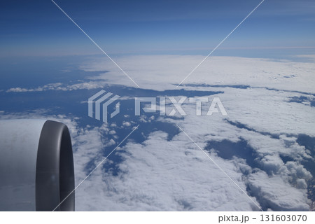 飛行機の窓からの眺め 飛行機の窓からの眺め 131603070