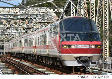 犬山橋を渡る名鉄1200系パノラマスーパー原色 131604156