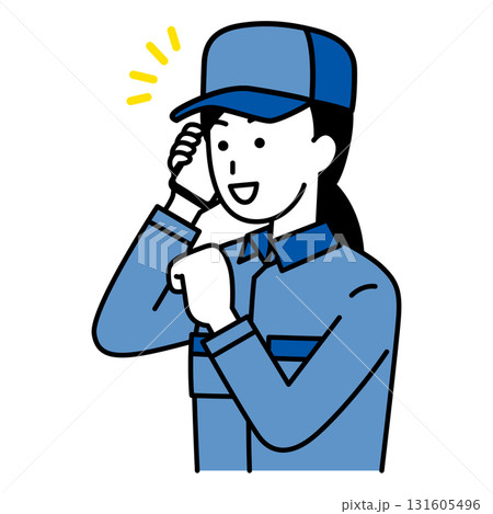 スマートフォンでの通話で喜ぶつなぎ作業服の女性 131605496