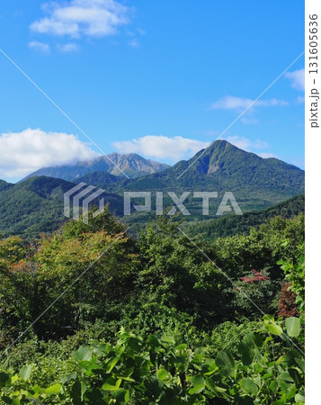 蒜山大山スカイライン鬼女台展望休憩所から見る大山と烏ヶ山の眺望 131605636