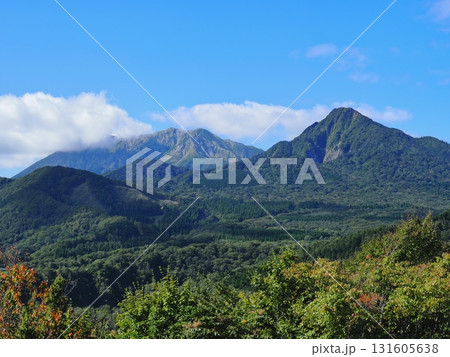 蒜山大山スカイライン鬼女台展望休憩所から見る大山と烏ヶ山の眺望 131605638