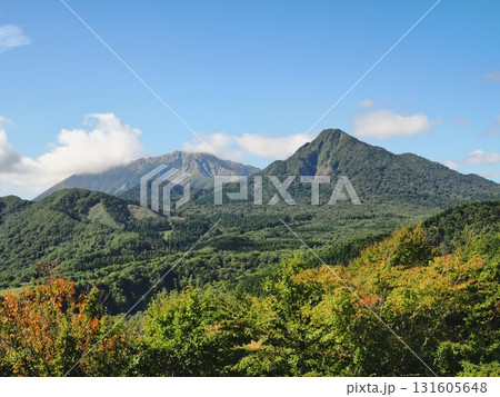 蒜山大山スカイライン鬼女台展望休憩所から見る大山と烏ヶ山の眺望 131605648