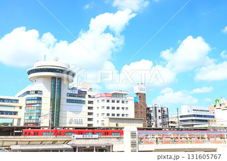 愛知県豊田市、名鉄豊田市駅に停車する電車の風景 131605767