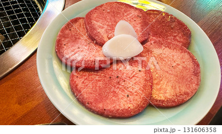 国産牛タン　焼肉食材　おいしい　焼く前の姿 131606358