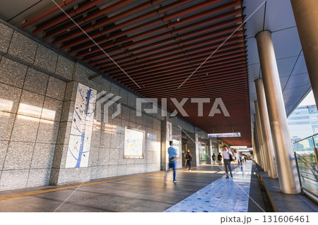 博多駅博多口　中二階中央通路　朝景 131606461