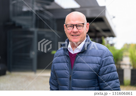 Portrait of a smiling senior man with eyeglasses in the city 131606861