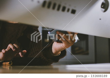Close-up of businessman's hands making notes, mobiles, chart, desk, office 131608189