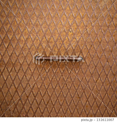 Rusty metal plate surface, rusty brown patterned metal texture background 131611007