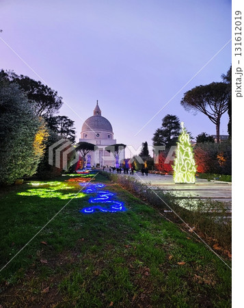 Festive Pathway with Cathedral Dome 131612019