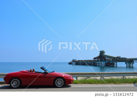 海と空とオープンカー 海と空とオープンカー 131612472