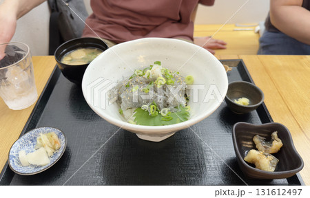 新鮮な生しらす丼 131612497