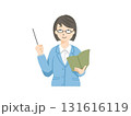 学校の授業で説明をしている女性教師(先生) 131616119