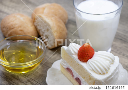 乳製品 小麦製品 砂糖 油 乳製品 小麦製品 砂糖 油 131616165