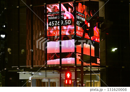 日本の東京都市景観最高値更新・4万5769円50銭。株価/終値＝10月3日、日本橋兜町 131620008