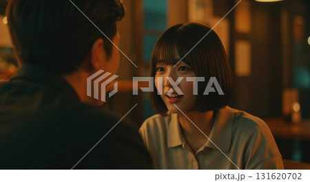 カフェの灯りに包まれて生成AI画像 131620702