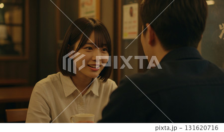 見つめ合う恋人たち生成AI画像 131620716