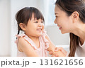 お母さんと女の子 131621656
