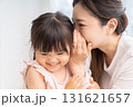 おかあさんと女の子　内緒話 131621657