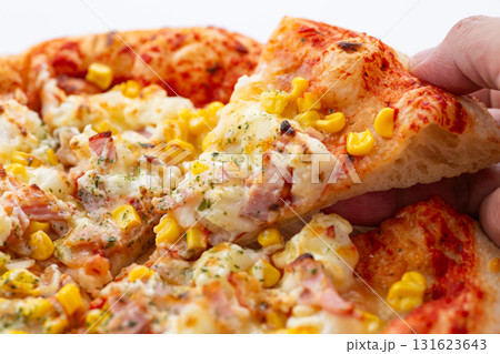 ベーコンポテトのピザ 131623643