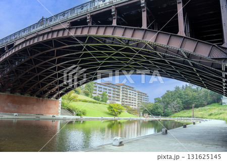 長池公園のアーチ橋のある風景 長池公園のアーチ橋のある風景 131625145