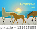 2026年午年　海辺の砂浜を歩く3頭の馬の年賀状横型　初日の出と逆光のデザイン 131625855
