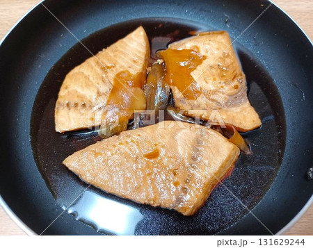 フライパンでメカジキ切身の煮付け 131629244